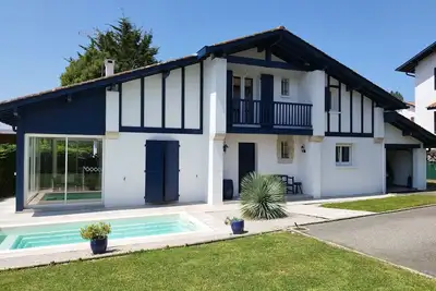 Image de Maison Basque Individuelle Avec Piscine Pour 7 Personnes A Saint-Jean-De -Luz