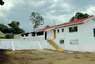 Image de Mount Meru Baraka House. Locatedin Themi hill St, Njiro Rd Free WiFi & breakfast