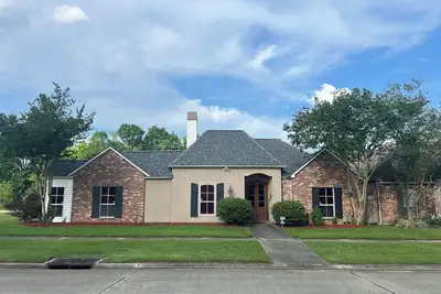 Image de Newly renovated, spacious, modern home near Hospitals and Lsu.