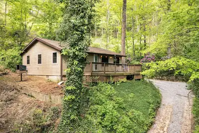 Image de Grumble Grove – A Cozy Treehouse Retreat Near Lake Glenville