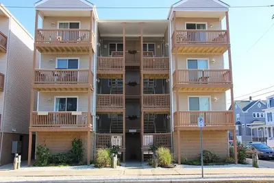 Image de Renovated Beach Block 3 Bedroom 2 Full Bathroom Condo with Beach Views