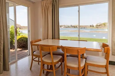Image de Scenic End Suite | BayView | No Hidden Fees