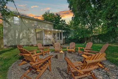 Image de Walk To Usc Retreat - Fire Pit + Lounge - Sleeps 12