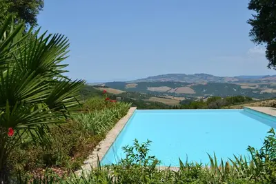 Image de Gîte, où la Toscane est toujours authentique. Villa du 16e s. , piscine: Cipresso