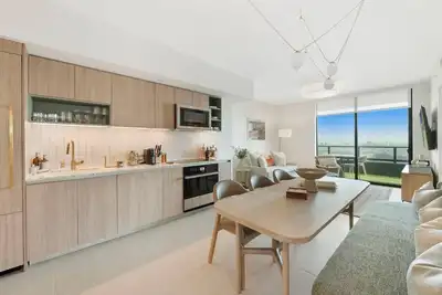 Image de Luxe Waterfront Apartment 3br/3ba -Walk to Everything