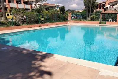 Image de Charmant Appt tt confort Climatisation Piscine Jardin Parking