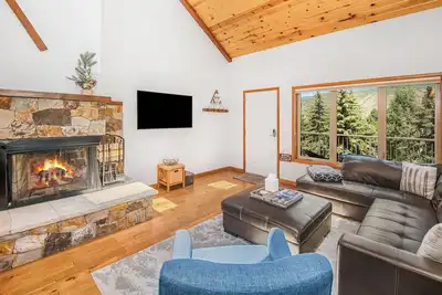 Image de Top floor private, modern & updated 3 bed, 2 bath condo minutes to Bc & Vail.