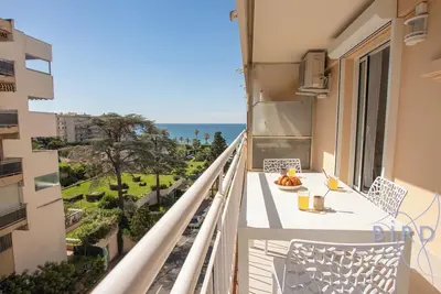 Image de Cosy appartement rénové avec vue mer