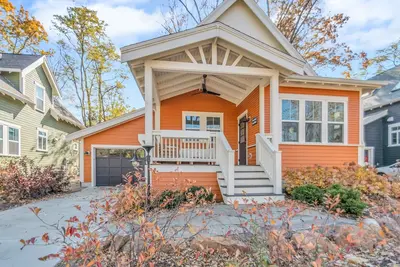 Image de Your Lakeside Escape Awaits: Modern 5-Bedroom New Buffalo Retreat