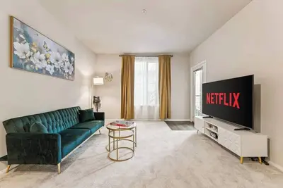 Image de Palm & Pool | 2. 5 mi to Ocean + Parking