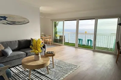Image de Oceanfront Gem - 2br/Ba + Balcony & Free Parking - 335