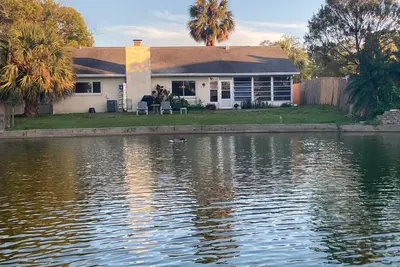 Image de Charming Lakefront 2-bedroom house with WiFi, Ac in quaint New Port Richey