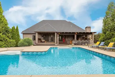 Image de ! New! Pool, Pizza Oven, Movie Screen