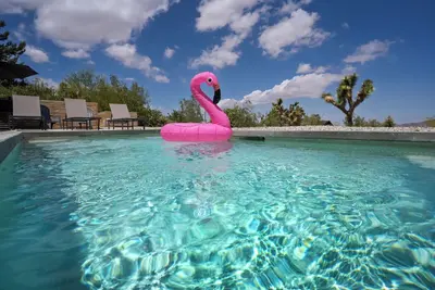 Image de Joshua Tree Modern Pool House - 4 Bedroom 4 Bath - Sleeps 10