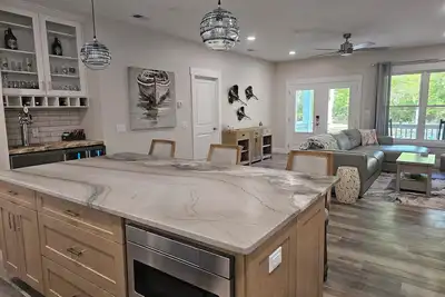 Image de Ocean Dreamer! New custom home nestled in the peaceful Historic District!