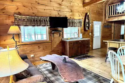 Image de Custom Built Log Cabin/Fully Stocked/1. 5 Garage/Sleeps 7/ Utv Route