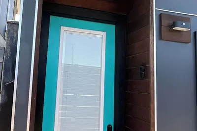 Image de Modern Villas with spacious living area. Private backyard.