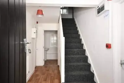 Image de Spacious Duplex Apartment • 5 Bedrooms • Kitchen & Bath • Wi-Fi • Pet-Friendly