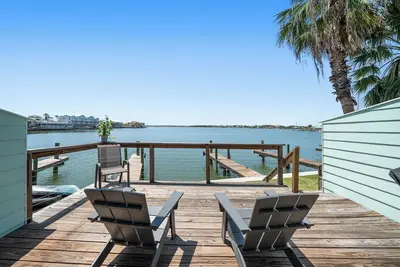 Image de Bay View Serenity~ Beautiful Waterfront Condo on Little Bay