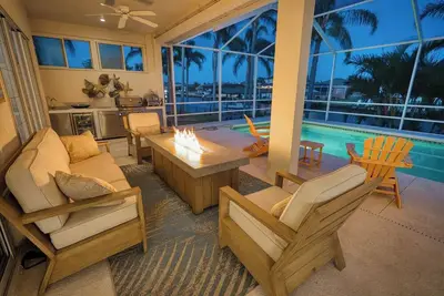 Image de Gulfcoast Oasis: Pool, Dock & Coastal Comfort