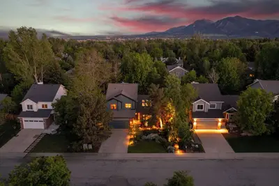 Image de Outdoor Living! Hot Tub+Fire Pit+Gardens+GameRoom! Close to it All!