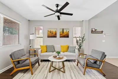 Image de Stylish Home in Prime Gilbert-walking to San Tan Village