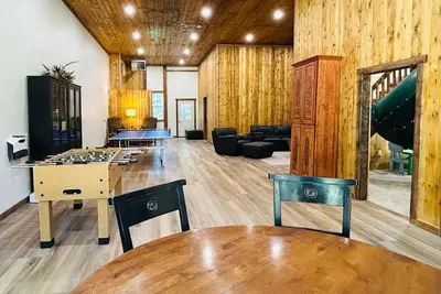 Image de King Bed Comfort, Kids's Playroom, Large Second Family Room and Three Bathrooms!