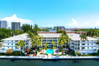 Image de Boca Waterfront • Walk to Beach • Pool & Hot Tub • Gym • Parking