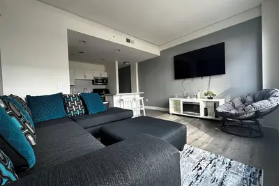 Image de Cozy 1br Apt in the Heart of the City - Led Lights! 7 Min Walk to Gain bridge!