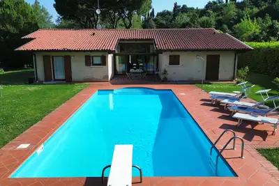 Villa Paradiso by Bookinggardalake