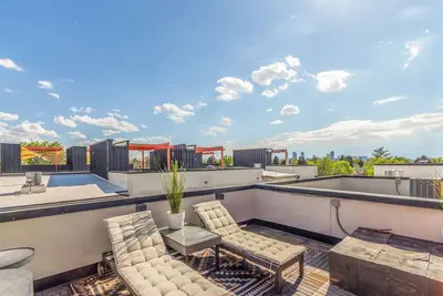 Image de Elevated Living: Luxury Denver Townhome with Spectacular Views and Hot Tub