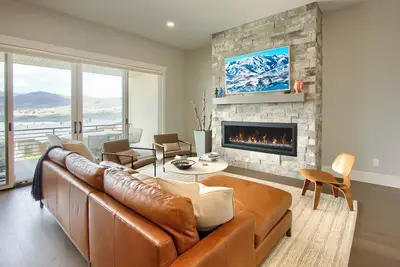 Image de New Mountain Modern | 2 Living Spaces | Hot Tub | Ski Views