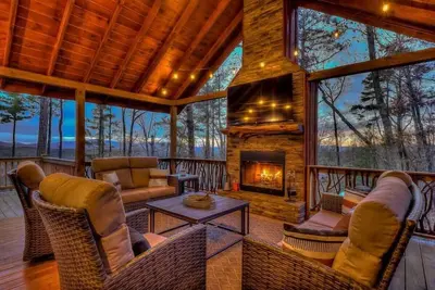 Image de 20% Off thru August. \nCabin in the Blue Ridge Mountains; Hot Tub & Mountain views