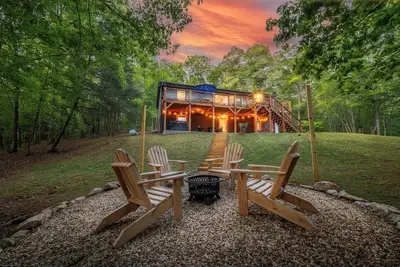 Image de Blue Deer Mountain - Hot Tub | Fire Pit | Tree House Fun
