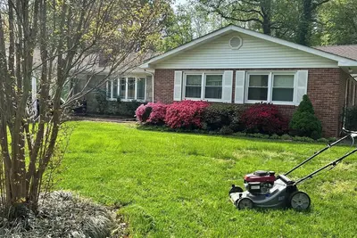 Image de Large 3br home in Annapolis! Tons of parking, quiet street with hiking trails