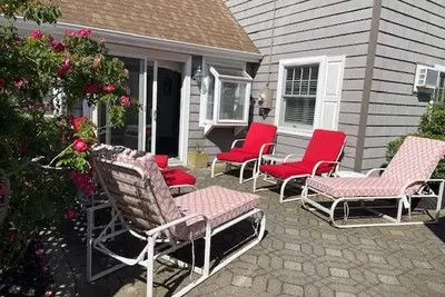 Image de Spacious 4br House in Charming Haven Beach 1 Block from the Ocean