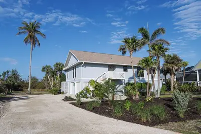 Image de Sanibel Island Cozy, Thoughtfully Renovated Family-friendly Home - The Blue Palm