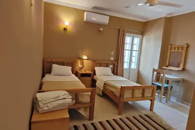 Image de Authentic 7-Room Hotel with Nile Temple and Mountain Views – Ac and WiFi