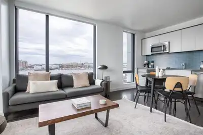 Image de Blueground | Central-Maverick Square, pool, nr Boston Harbor