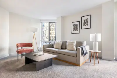 Image de Blueground | Prudential / St. Botolph, pool, nr Boston Public Library