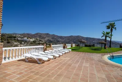 Image de Maison Lambda, Vue sur la Mer, Piscine et Confort