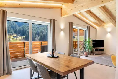 Image de Appartement de vacances 'Tirolee Marchegg - Adlerhorst' avec vue sur la montagne, terrasse commune et Wi-Fi