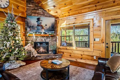 Image de Christmas in the Smokies, Hot Tub, Game Loft