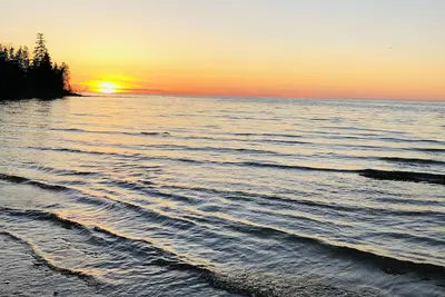 Image de Private and secluded lakefront 15 minutes from Mackinaw City - Carp Lake