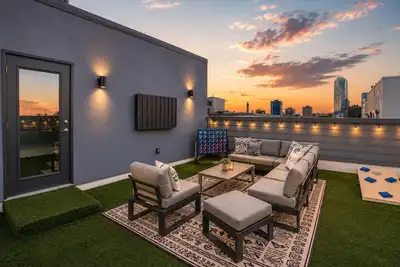 Image de Dallas 2br Retreat | Rooftop Patio & Stunning Downtown Skyline