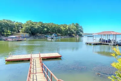 Image de Lakefront | Dock | Fire pit | Sleeps 8