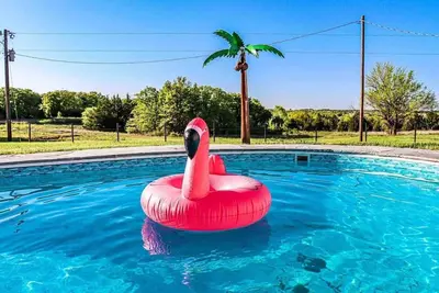 Image de 3br Saint Jo Texas Wine Retreat w/ Pool & Hot Tub