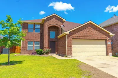 Image de Welcome to your vibrant Grand Prairie retreat- designed for unforgettable family vacations, reunions, and group celebrations.
