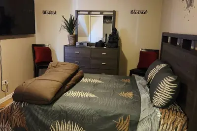 Image de Relax & Unwind in This Comfortable 3br Unit\n