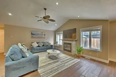 Image de Walk to Grand Bend Main Beach | Sleeps 8 | Family Friendly | Heart of Grand Bend